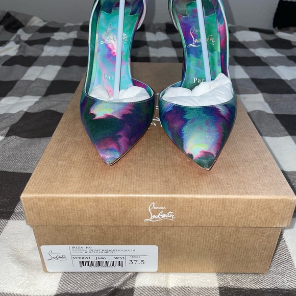 Christian Louboutin - Picture 6 of 7